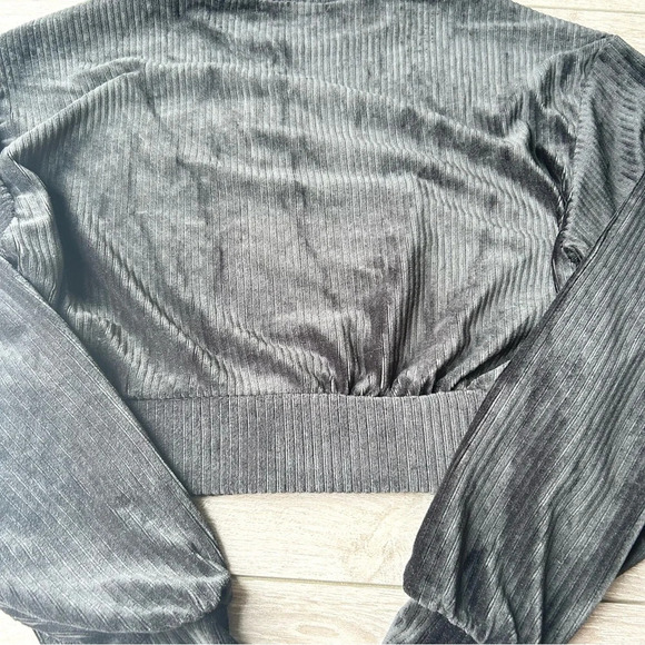NWT Forever 21 Black Ribbed Velvet Cropped Top - Picture 14 of 14